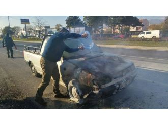 Yanan kamyonete damacanalı müdahale