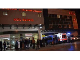 Acil serviste güvenlik görevlilerine bıçaklı saldırı