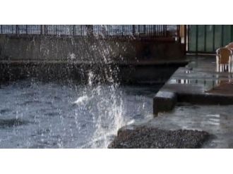 İstanbul’u lodos vurdu, seferler iptal