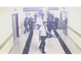 3 güvenlik görevlisinin bıçaklandığı kavga kamerada