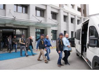 Bu adamlarda her türlü pislik var