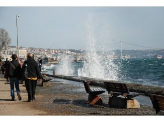 Turistlerin lodos keyfi