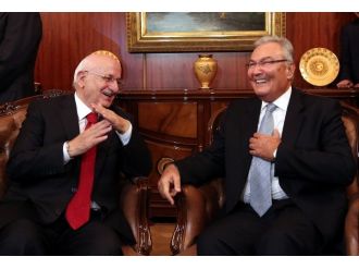 Deniz Baykal görevi İsmail Kahraman’a devretti