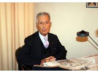 Türk siyasetinin bir efsanesi daha hayatını kaybetti