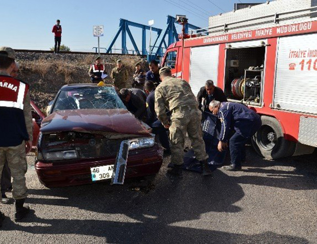 Otomobil Kamyonla Çarpıştı: 1 Ölü