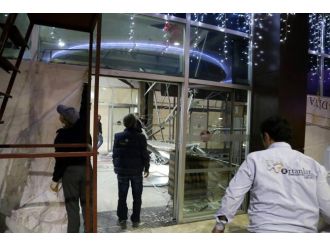 AVM’nin asma tavanı çöktü