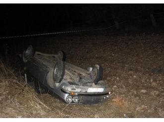 Otomobil hurda yığınına döndü: 1 ölü, 1 yaralı