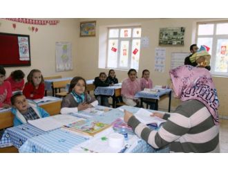 Dikkat sınıfta bebek var !