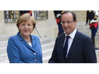 Elysee Sarayı’nda Merkel ile Hollande görüşmesi