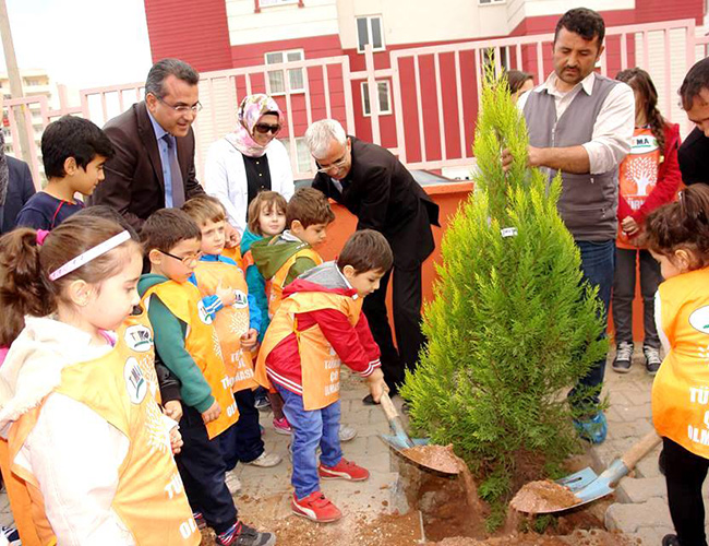 Onikişubat’ta Okullar Ağaçlandırılıyor