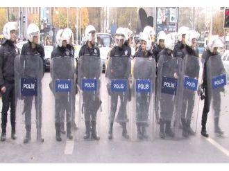 Dündar ve Gül’e destek eyleminde gerginlik