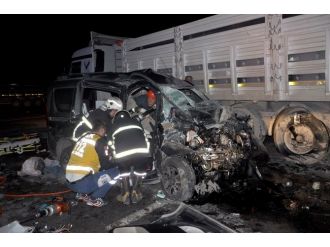 Uşakta feci kaza: 3 ölü, 3 yaralı