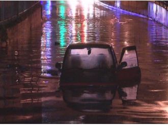 Sağanak yağış zor anlar yaşattı