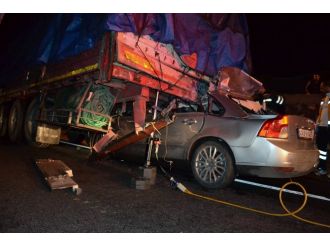 Hurdaya dönen otomobilde can verdi