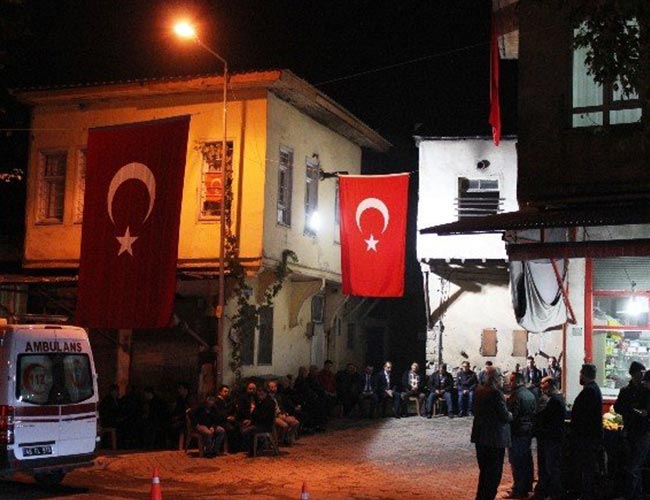 Şehidin Baba Ocağı Türk Bayraklarıyla Süslendi