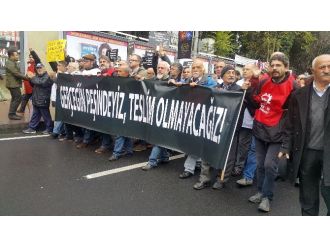 Cumhuriyet Gazetesi önünde protesto