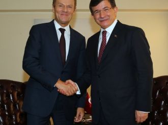 Davutoğlu, Tusk ile bir araya geldi