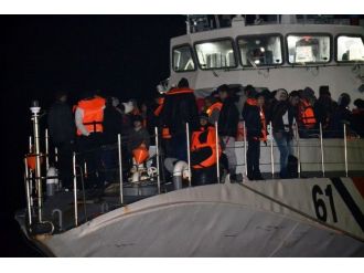 222 kaçak göçmen boğulmaktan son anda kurtuldu