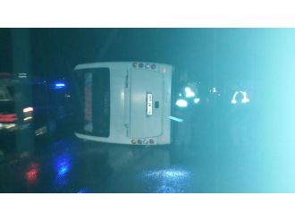 Tur otobüsü devrildi: 23 yaralı