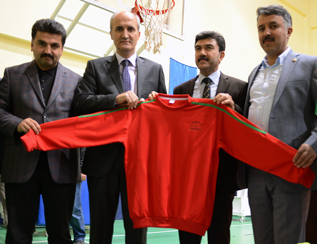 Dulkadiroğlu'ndan Spor Kulüplerine Malzeme Yardımı