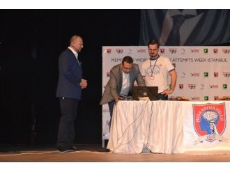 Rekortmen hafızalar İstanbul’da yarıştı