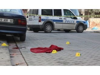 Eski karısına kurşun yağdırdı