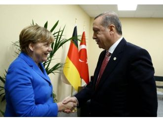 Merkel ile görüştü