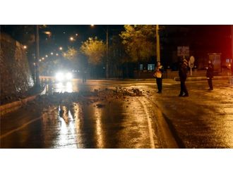 Gümüşhane-Trabzon karayolunda heyelan