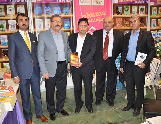 Bütün Kitaplar Yalnızca Bir Kitabı Anlamak İçin