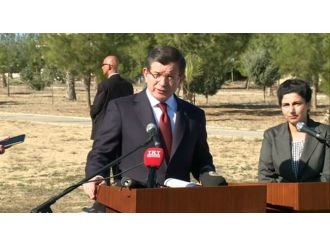 Davutoğlu Denktaş’ın mezarını ziyaret etti