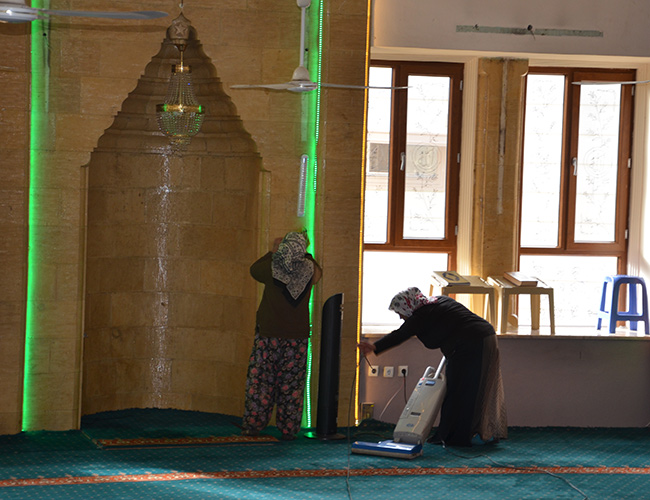 Türkoğlu’nda Camiler Temizleniyor