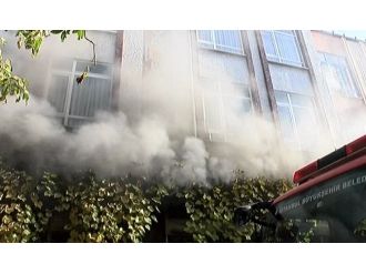 Kadıköy’de korkutan yangın