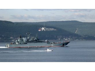 Rus savaş gemisi Boğaz’dan geçti