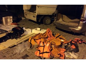 Sığınmacı tarifesi: bot bin, sürat teknesi bin 500 dolar