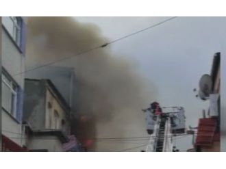 Fatih’te korkutan yangın