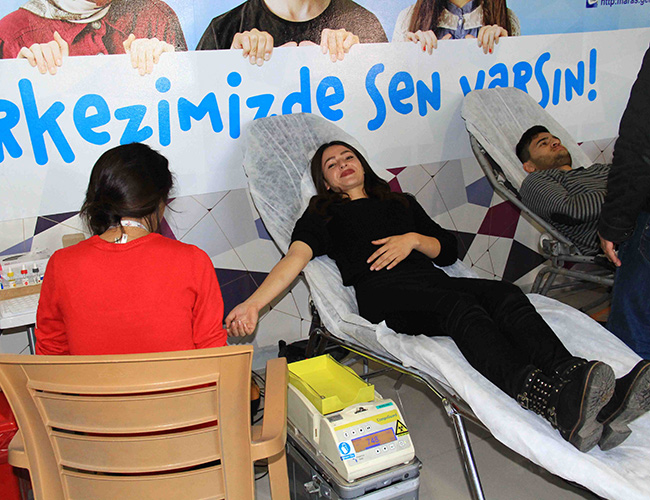 Kan Bağışı’na Gençlerden Tam Destek