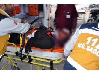 Lastik yüklü kamyonet takla attı: 1 ölü