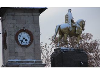 4.35’i gösterirken dondu!