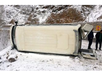 Öğretmen servisi devrildi: 11 yaralı