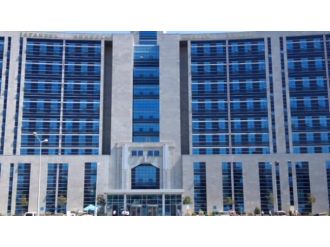 Adliye tuvaletinde bulunan silahla ilgili gözaltı!