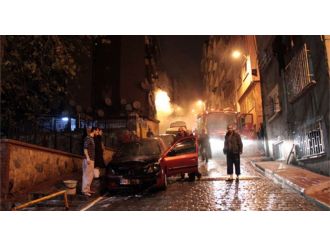 Beyoğlu’nda 5 araç kundaklandı