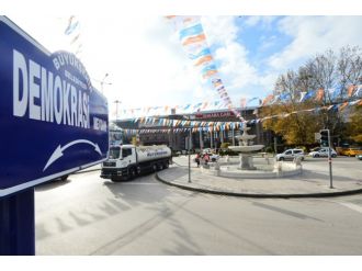 102 kişinin öldüğü meydana tabelalar yakıldı