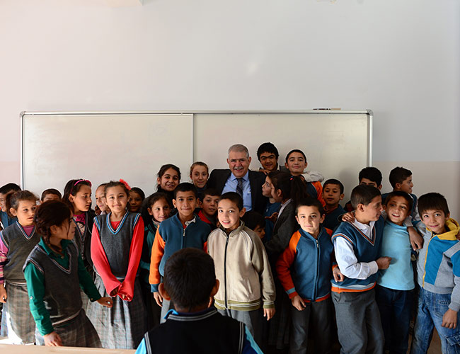 Onikişubat Minik Öğrencileri Giydirdi