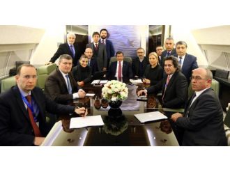 Davutoğlu’ndan uçakta önemli açıklamalar