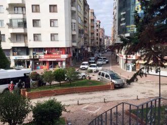 Kuyumcu soyguncuları 4 kişiyi rehin aldı