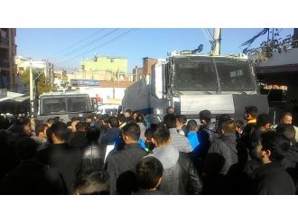 Kadın teröristin cenazesinde gerginlik