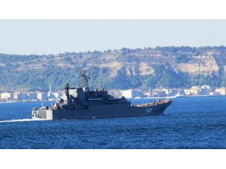 Rus savaş ve kargo gemisi Çanakkale Boğazı’ndan geçti