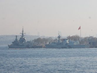 NATO gemileri Sarayburnu’na demirledi