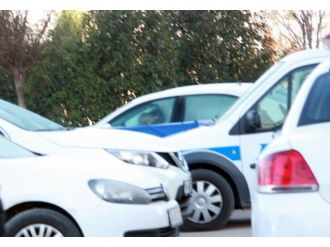 Ekmek almaya çıkan polis başından vuruldu