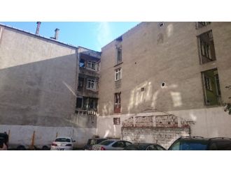 Binanın üçüncü katından atlayan hırsız ağır yaralandı